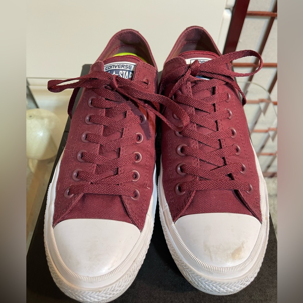 Burgundy low top converse